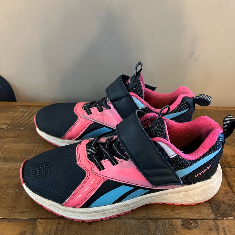 Size 3 youth reeboks